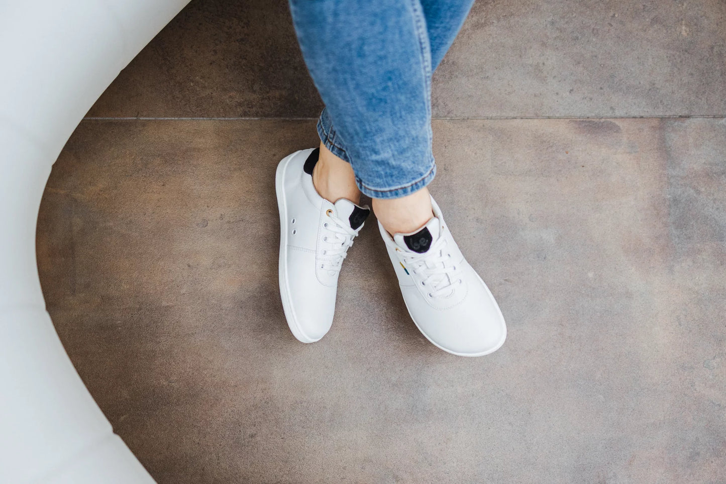 Royale - White & Black